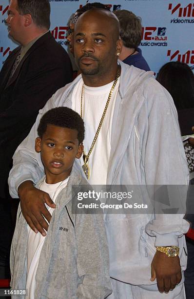 Damon Dash, boyfriend of the late singer Aaliyah, and his son arrive at the MTV Video Music Awards September 6, 2001 in New York City.