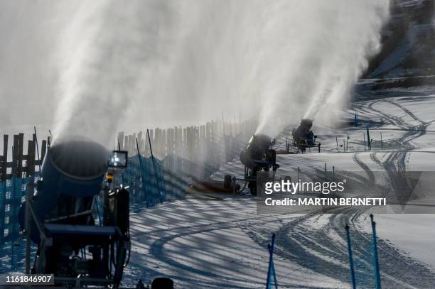 Snow cannons spray artifical snow on a ski slope at El Colorado skiing centre, in the Andes Mountains, some 30 km from Santiago on August 8, 2019. -...
