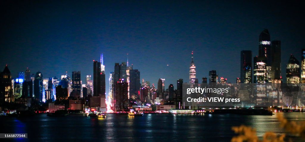 Middle Manhattan Loses Power