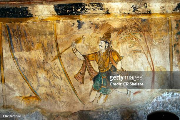 ancient murals painting on the walls of the brihadeeswarar temple, thanjavur, india. - imperio fotografías e imágenes de stock