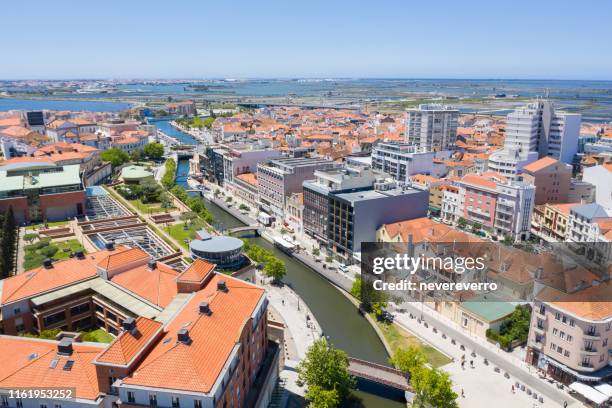 vista aérea da cidade aveiro, portugal - distrito de aveiro - fotografias e filmes do acervo