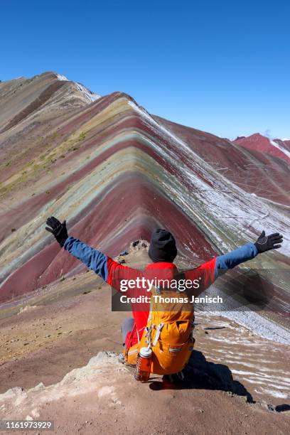 looking at the rainbow mountain, vinicunca, peru - peru mountains stock-fotos und bilder