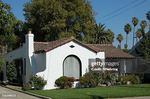 der spanischen kolonialzeit revival bungalow - san jose kalifornien stock-fotos und bilder