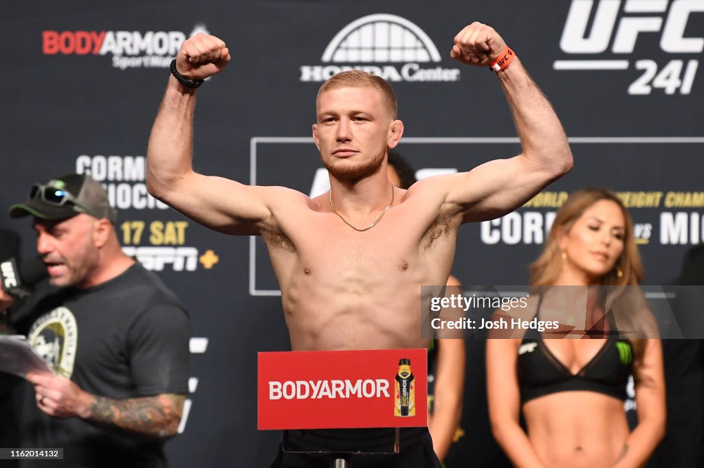 UFC 241: Weigh-ins