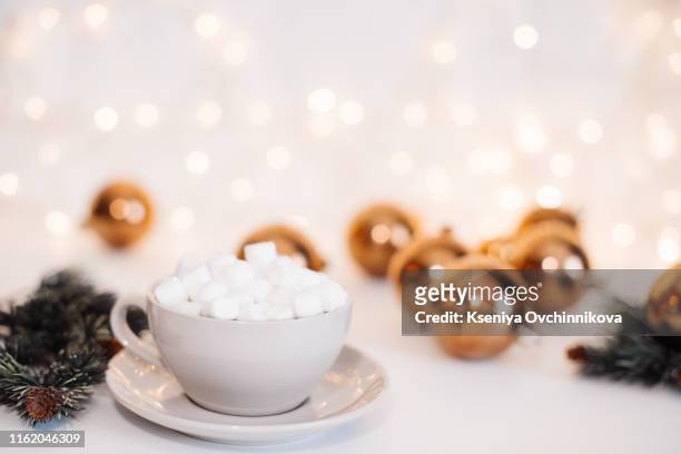 red mugs with hot chocolate and marshmallows and gingerbread cookies. christmas concept - winter breakfast stock pictures, royalty-free photos & images