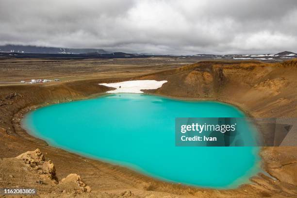 the green volcanic lake, iceland - see mývatn stock-fotos und bilder