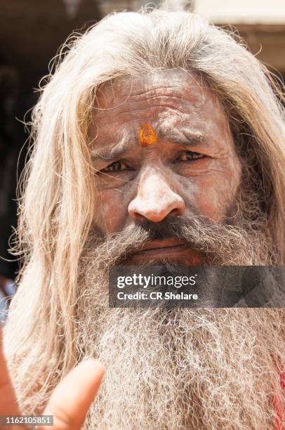 sadhu or pilgrims near temple, rameswaram, india. - pamban rameswaram photos et images de collection