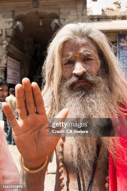 sadhu or pilgrims near temple, rameswaram, india. - pamban rameswaram photos et images de collection