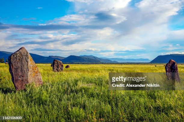 steppe in the summer, khakassia, russia - the shamen stock-fotos und bilder
