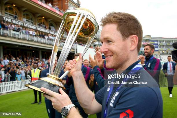 Eoin Morgan of England shows the ICC Cricket World Cup Trophy to the fans during the England ICC World Cup Victory Celebration at The Kia Oval on...