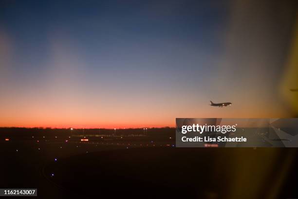 aircraft flying at the sunrise sky - frankfurter flughafen stock-fotos und bilder