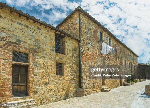 monteriggioni, a  small medieval settlement in tuscany, italy - monteriggioni stock pictures, royalty-free photos & images