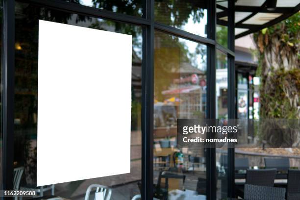 blank banner on window glass template.promotion display in front of cafe and restaurant mock up. - street restaurant stockfoto's en -beelden