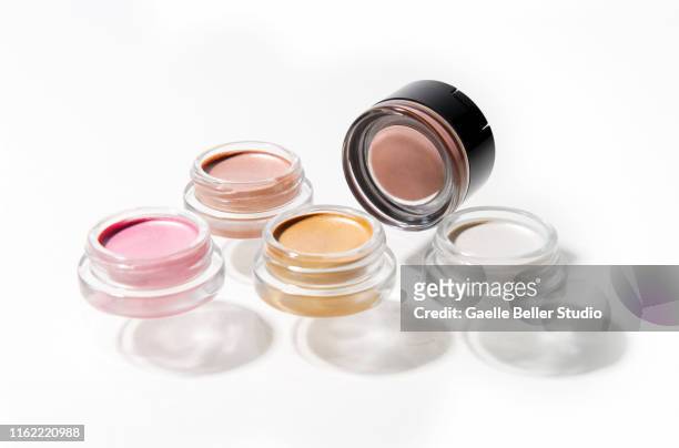 multi colored cream eye shadows - sombra rosa fotografías e imágenes de stock
