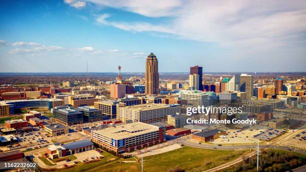 aerial photo of downtown des moines from southwest - des moines iowa fotografías e imágenes de stock