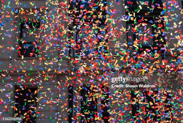 parade confetti - gay pride parade stockfoto's en -beelden