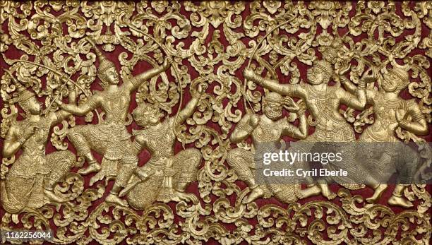 wood reliefs carving at wat xieng thong, luang prabang, laos - cyril eberle stockfoto's en -beelden