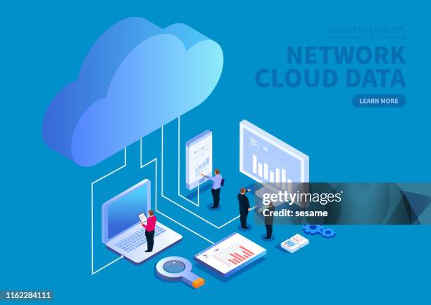 illustrations, cliparts, dessins animés et icônes de économies et analyse du cloud de données d'appareils intelligents et web - isometric people