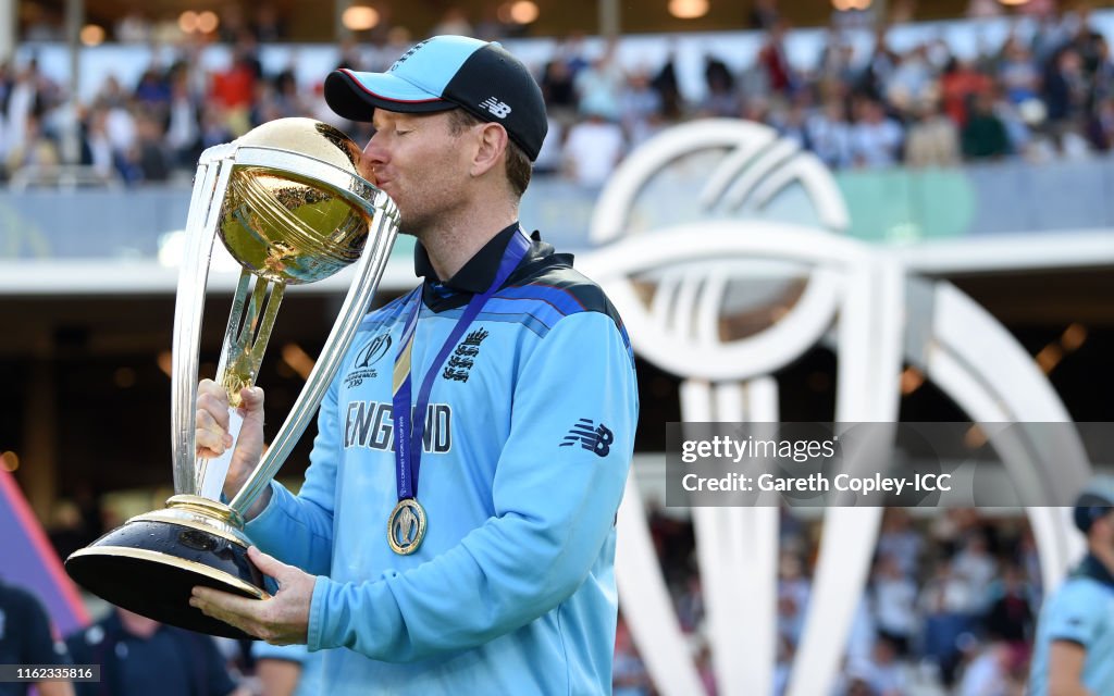 England Cwc 2019 Eoin Morgan of England lifts the Cricket World Cup Trophy during the ...