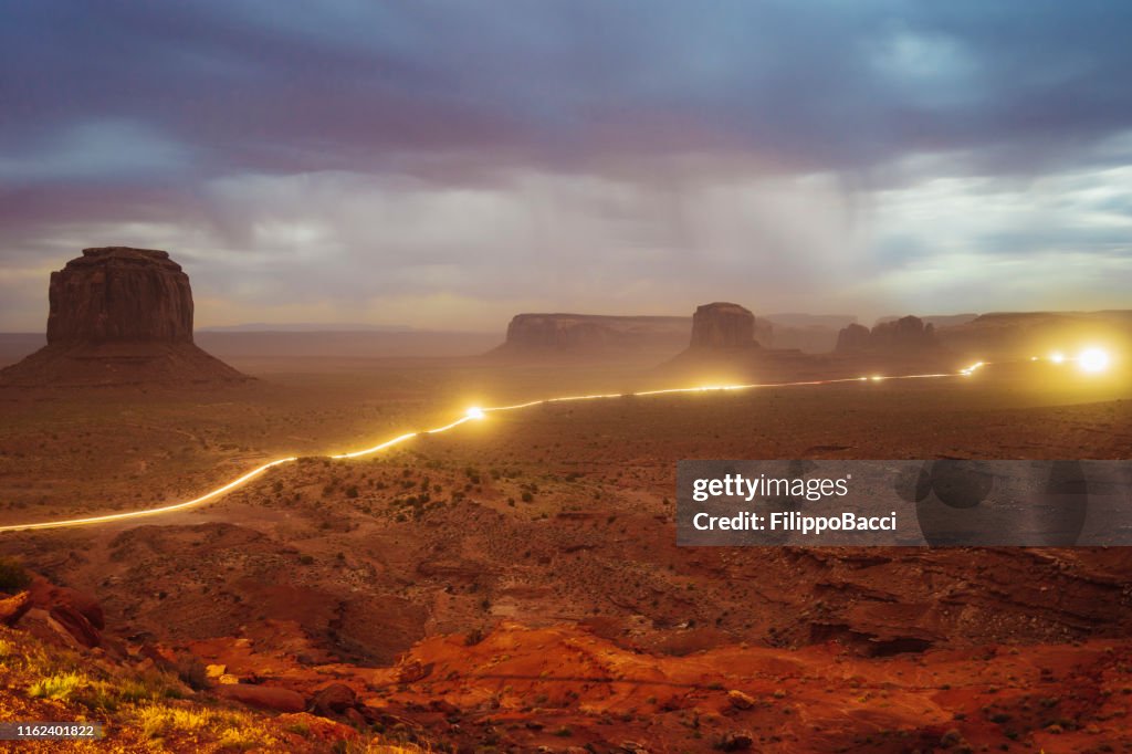 Sturm in der Nacht im Monument Valley