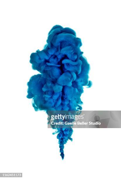 blue paint in water - ink in water imagens e fotografias de stock
