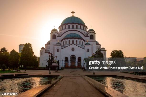 sunrise view of the church of saint sava, belgrade, serbia - belgrade skyline imagens e fotografias de stock