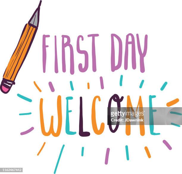 bunte pastell first day welcome back to school schriftzug design mit handgezeichneten pädagogischen symbolen und symbole - welcome back stock-grafiken, -clipart, -cartoons und -symbole