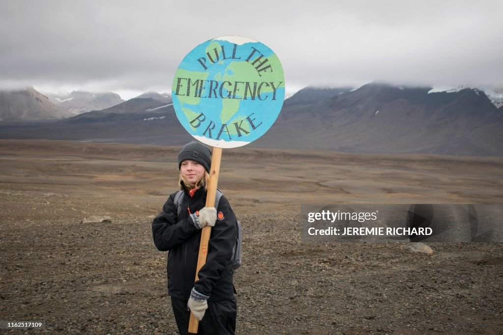 TOPSHOT-DOUNIAMAG-ICELAND-ENVIRONMENT-CLIMATE-NATURE-GLACIER