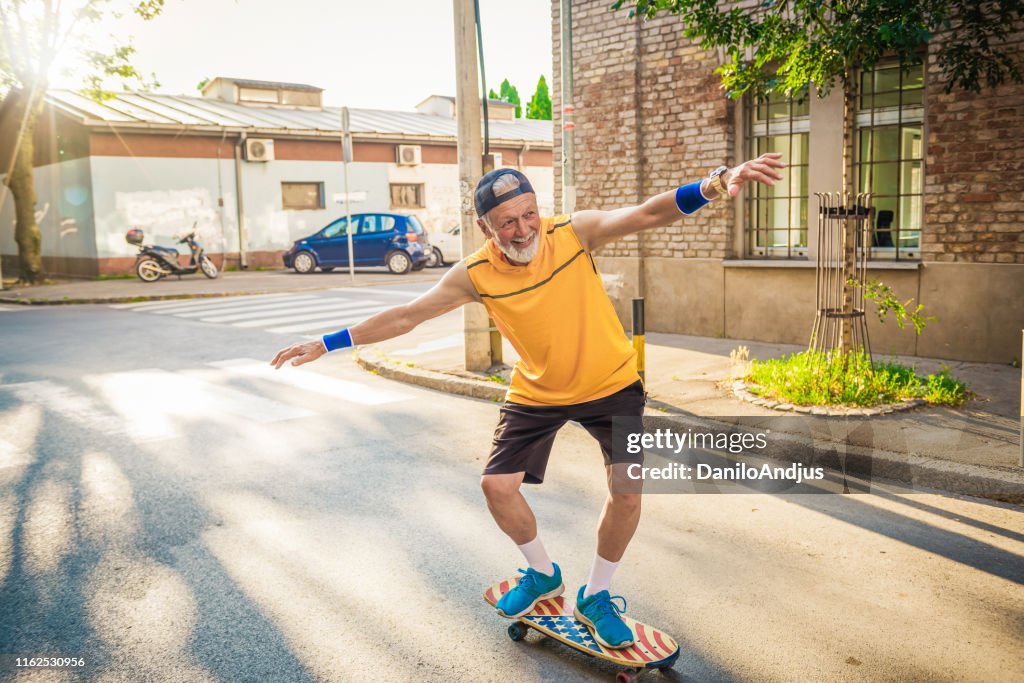 Senior-Mann genießt Ruhestand