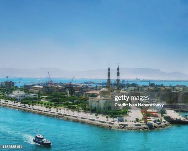 port suez view - canal do suez stock pictures, royalty-free photos & images