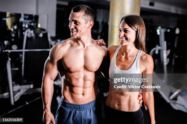 couple in the gym - six pack stock pictures, royalty-free photos & images