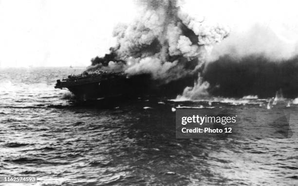 The American aircraft carrier "Lexington" exploding at the end of the Battle of the Coral Sea . After being damaged by Japanese planes, the great...