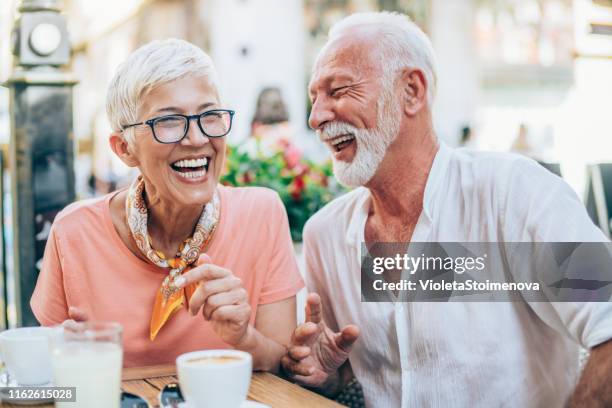 es ist zeit für eine tasse kaffee - couple in cafe man beard coffee stock-fotos und bilder