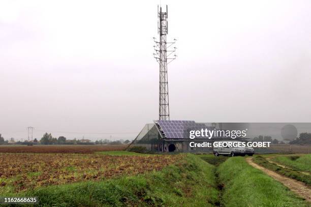 Vue réalisée le 05 octobre 2005 à Lagardelle-sur-Lèze, près de Toulouse, du nouveau site de téléphonie mobile, unique en Europe, alimenté en énergie...