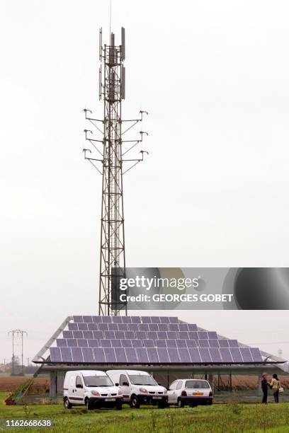 Vue réalisée le 05 octobre 2005 à Lagardelle-sur-Lèze, près de Toulouse, du nouveau site de téléphonie mobile, unique en Europe, alimenté en énergie...