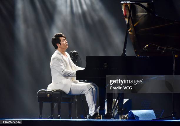 3,762 Pianist Lang Lang Stock Photos, High-Res Pictures, and Images ...