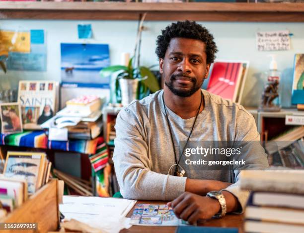 bookstore owner portrait - black authors stock pictures, royalty-free photos & images