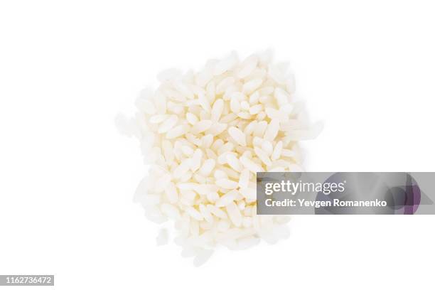 white rice isolated on white background - rice grain stock-fotos und bilder