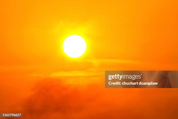global warming from the sun and burning, heatwave hot sun, climate change, heatwave hot sun, heat stroke - heatwave 個照片及圖片檔