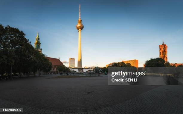 berlin television tower during the sunset, germany - alex stockfoto's en -beelden