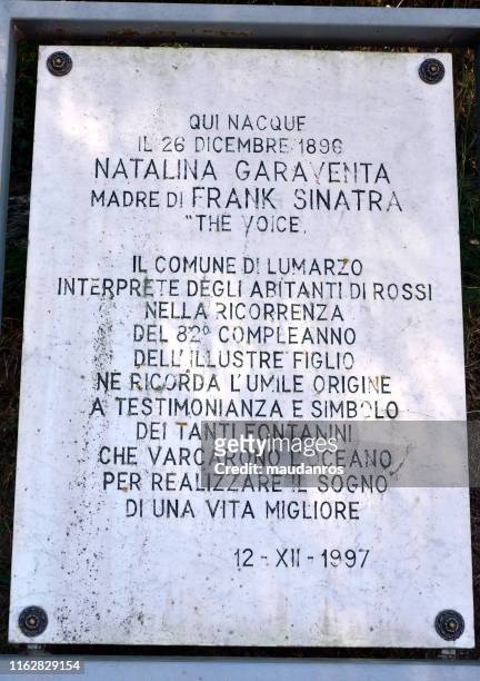 plaque commemorating natalina garaventa (dolly) mother of frank sinatra - dolly sinatra stock-fotos und bilder