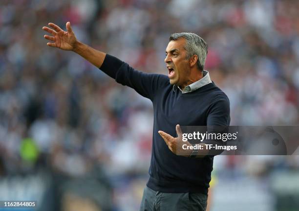 Head coach Robin Dutt of VfL Bochum gestures during the Second Bundesliga match between Hamburger SV and VfL Bochum 1848 at Volksparkstadion on...