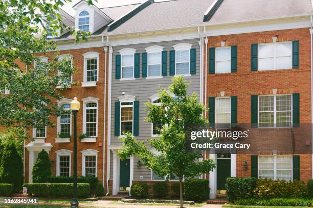 townhomes in alexandria, virginia - stadswoning stockfoto's en -beelden