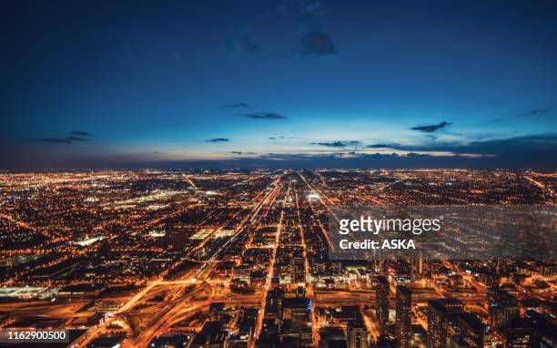aerial view of chicago skyline at night - street light stock pictures, royalty-free photos & images