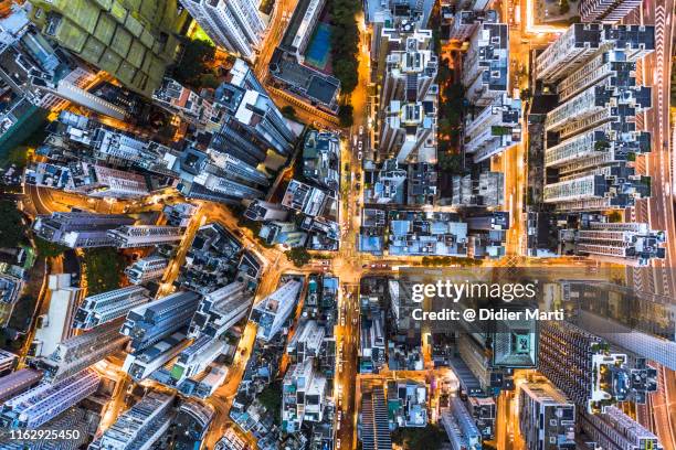 stunning aerial view at night of the very crowded hong kong island streets - aerial hong kong stock-fotos und bilder