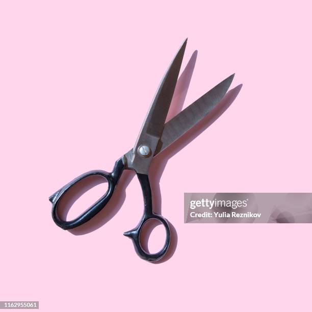 vintage scissors on pink background - scissors 個照片及圖片檔