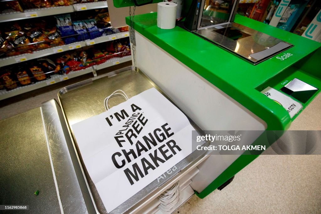 BRITAIN-LIFESTYLE-FOOD-CLIMATE-PLASTIC