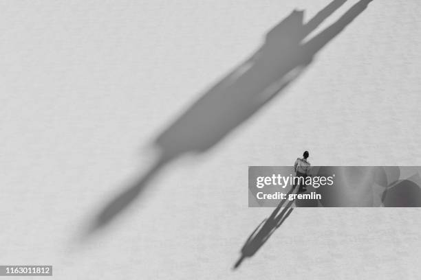 businessmen rivalry - medo imagens e fotografias de stock