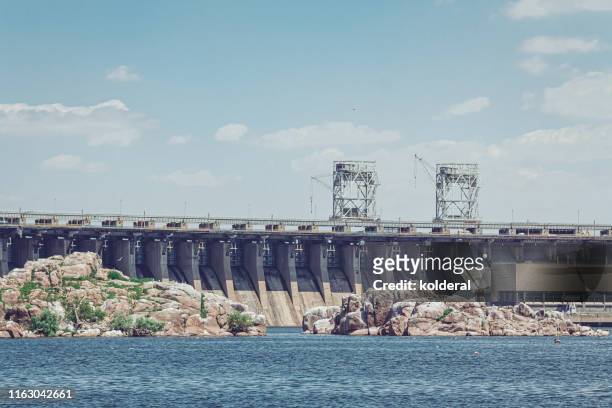 view of dneproges hydroelectric power station - dnipro photos et images de collection