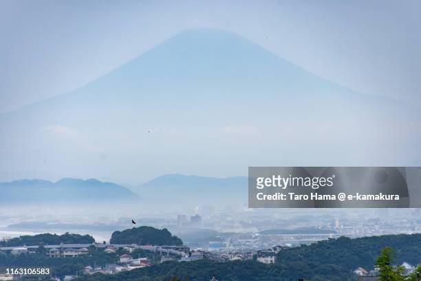 mt. fuji and residential district by the sea in japan - chigasaki stockfoto's en -beelden